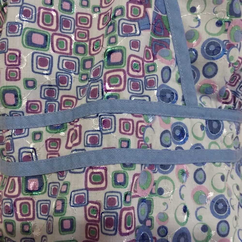 ☆☆SOLD☆☆ Barco Geometric Print Y-neck Scrub Top - Picture 3 of 8